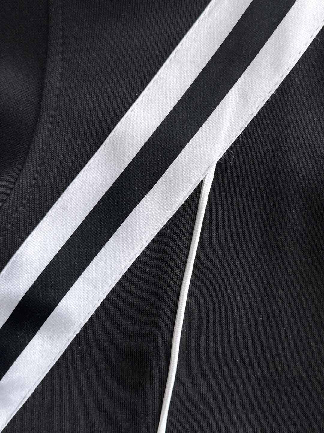 Balenciaga 巴黎2025秋冬新款休闲重工套装 高版出品 贸易公司渠道订单、外单客供进口定制面料 透气舒适度高