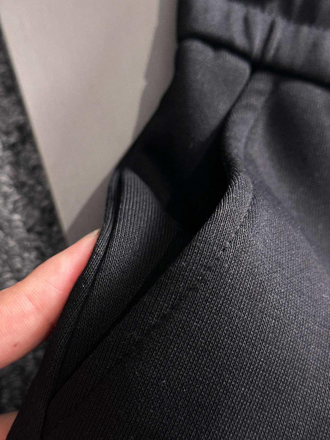Balenciaga 巴黎2025秋冬新款休闲重工套装 高版出品 贸易公司渠道订单、外单客供进口定制面料 透气舒适度高
