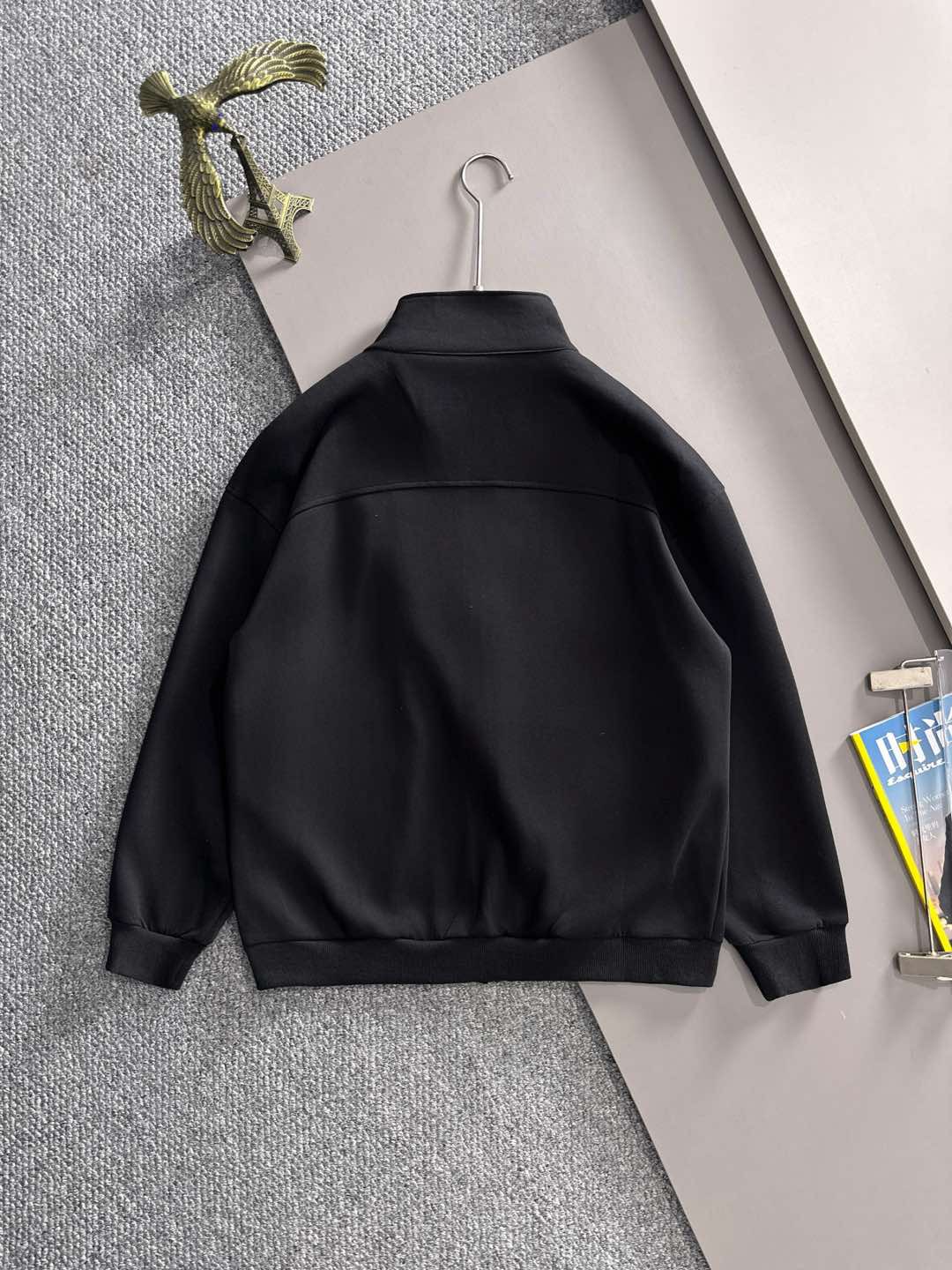 Balenciaga 巴黎2025秋冬新款休闲重工套装 高版出品 贸易公司渠道订单、外单客供进口定制面料 透气舒适度高