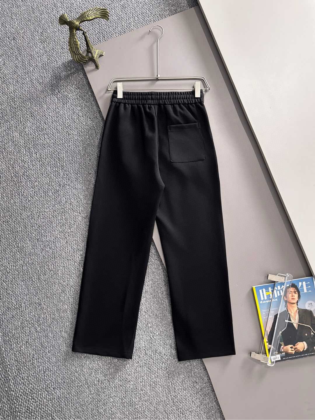 Balenciaga 巴黎2025秋冬新款休闲重工套装 高版出品 贸易公司渠道订单、外单客供进口定制面料 透气舒适度高