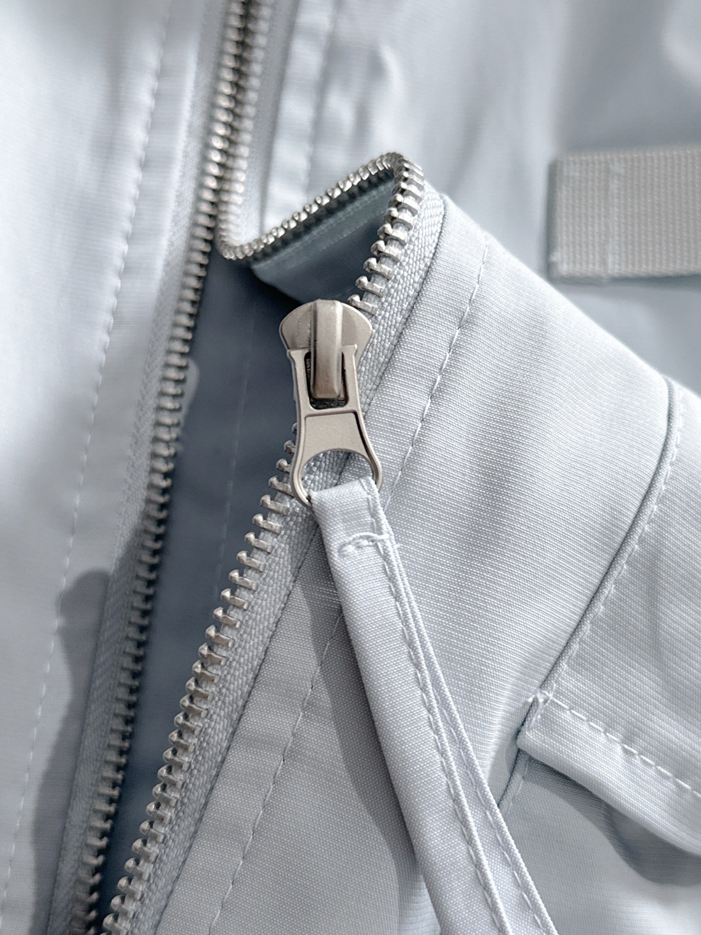Louis Vuitton LV2026春季最新款拉链风衣冲锋衣夹克外套 三标齐全 定制定染尼龙面料 整体休闲又上档次