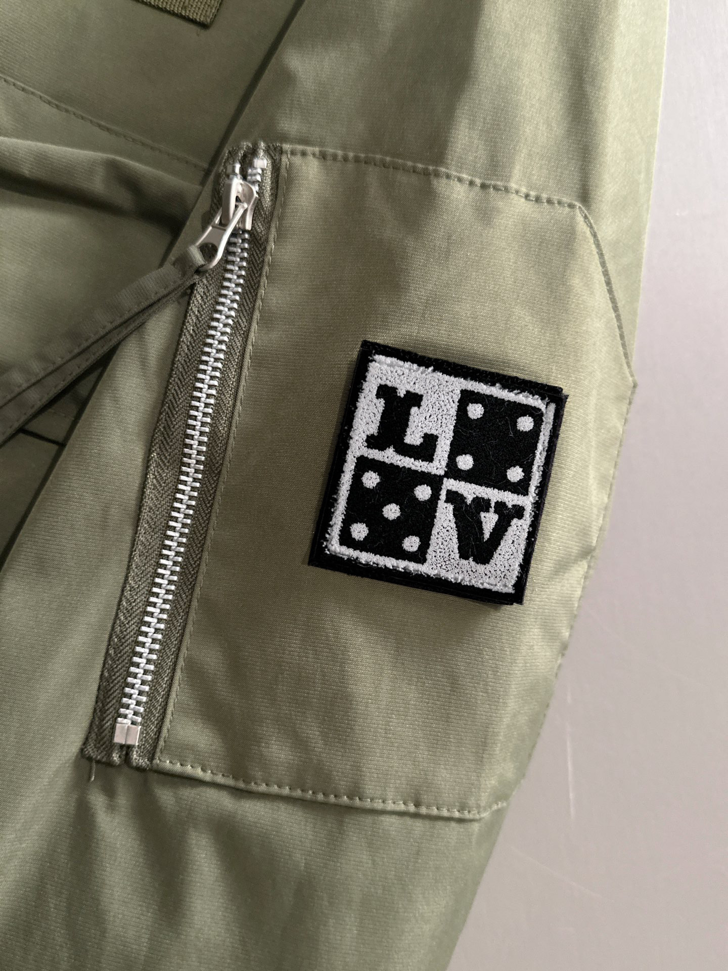 Louis Vuitton LV2026春季最新款拉链风衣冲锋衣夹克外套 三标齐全 定制定染尼龙面料 整体休闲又上档次
