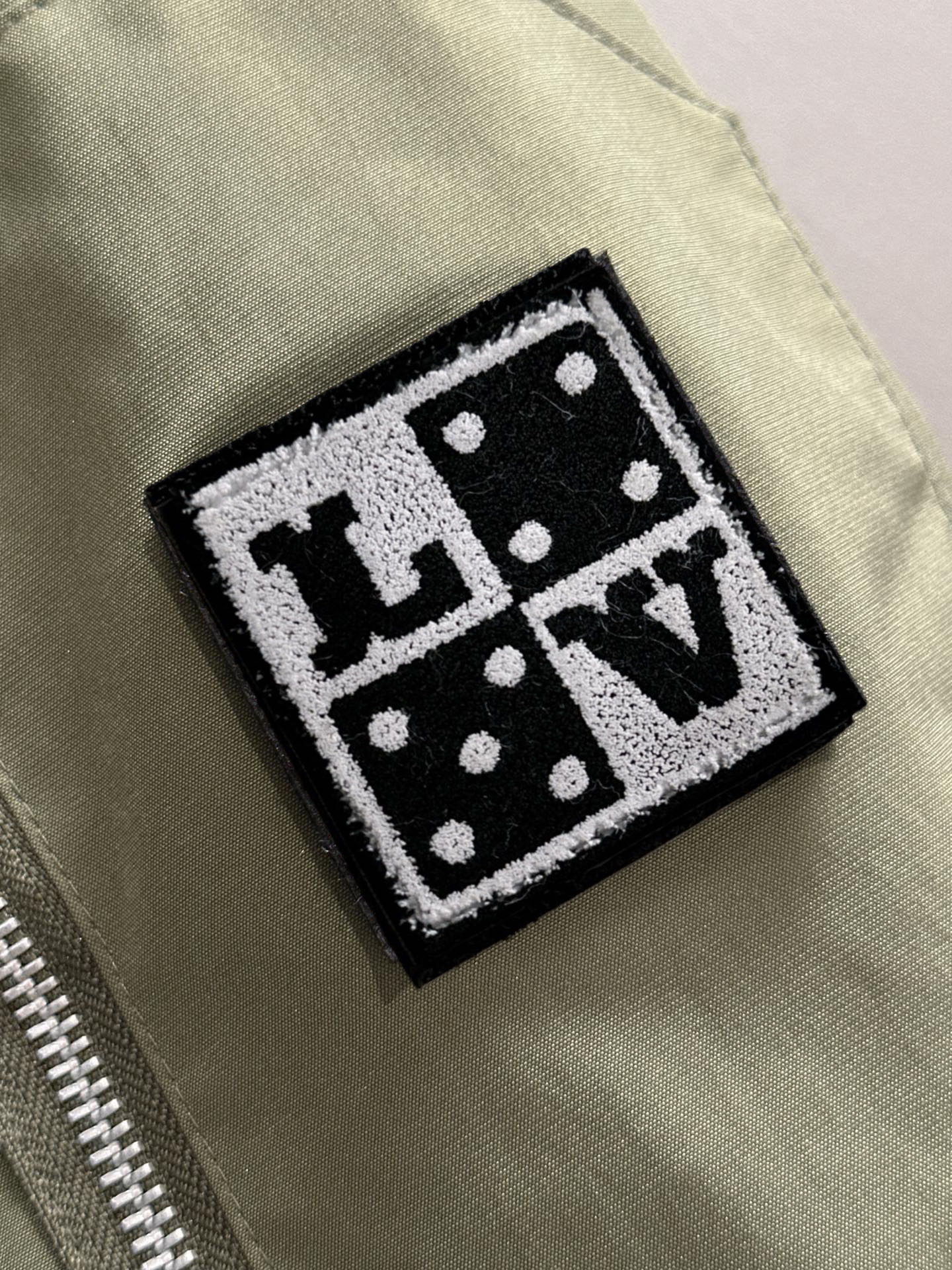 Louis Vuitton LV2026春季最新款拉链风衣冲锋衣夹克外套 三标齐全 定制定染尼龙面料 整体休闲又上档次