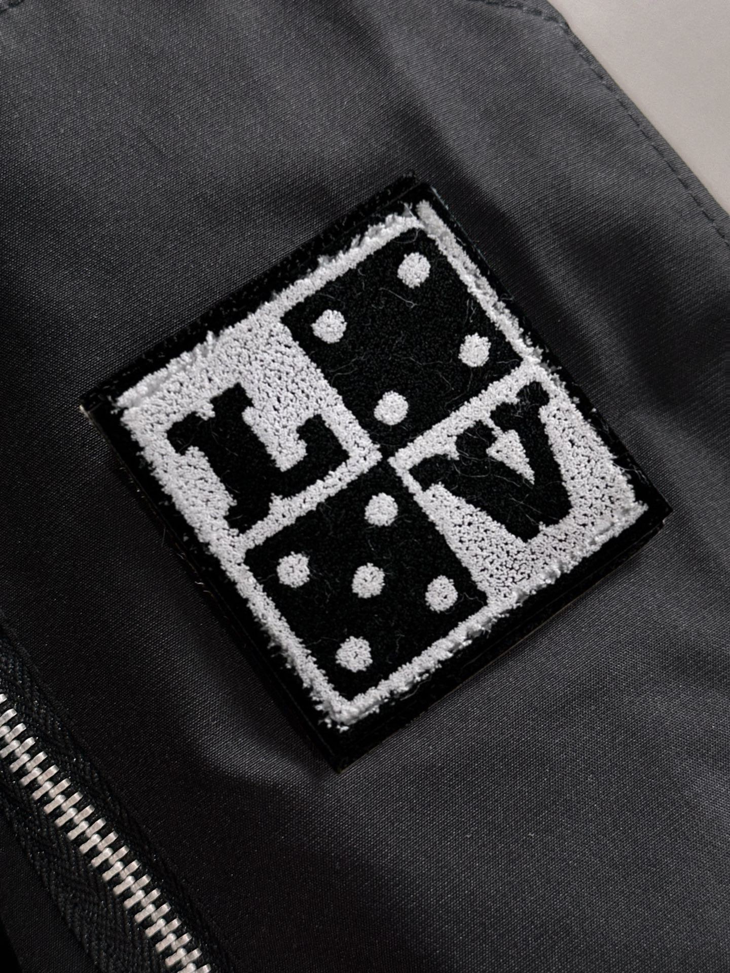 Louis Vuitton LV2026春季最新款拉链风衣冲锋衣夹克外套 三标齐全 定制定染尼龙面料 整体休闲又上档次