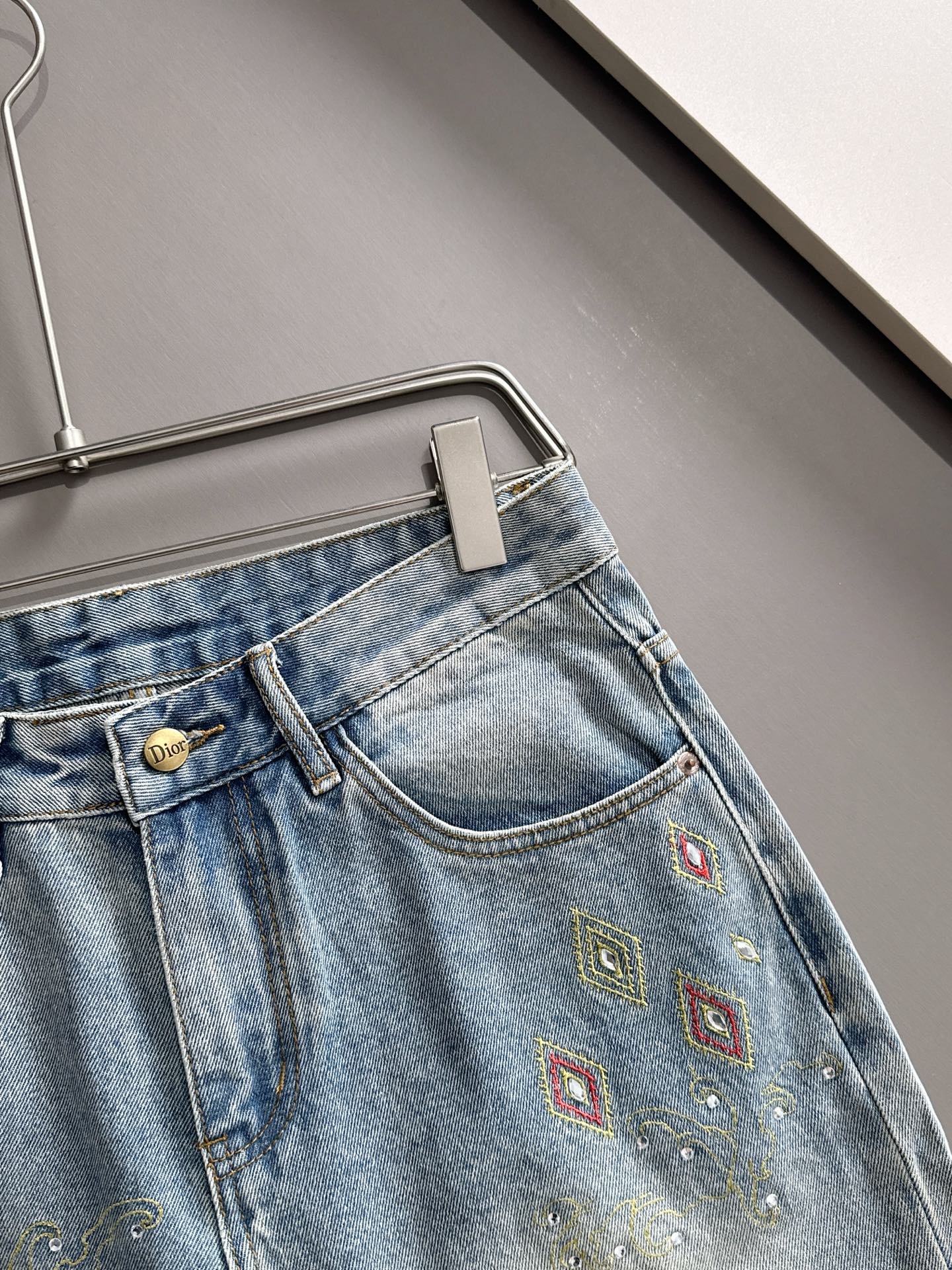 Dior 迪奥2026春夏新品牛仔裤牛仔短裤 采用进口客供日本Denim平纹棉质牛仔面料梭织生产