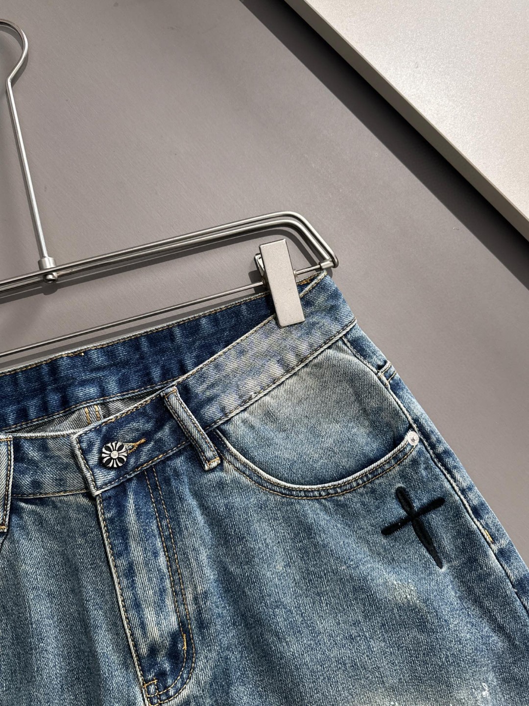 Chrome Hearts 克罗心2026春夏新品牛仔裤牛仔短裤 采用进口客供日本Denim平纹棉质牛仔面料梭织生产