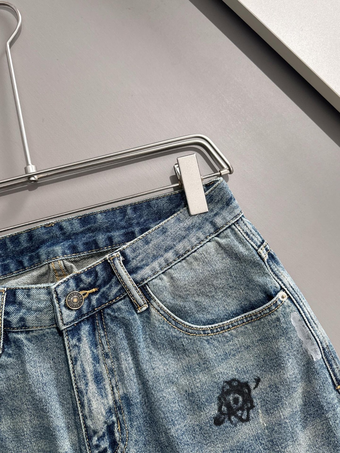 Balenciaga 巴黎2026春夏新品牛仔裤牛仔短裤 采用进口客供日本Denim平纹棉质牛仔面料梭织生产