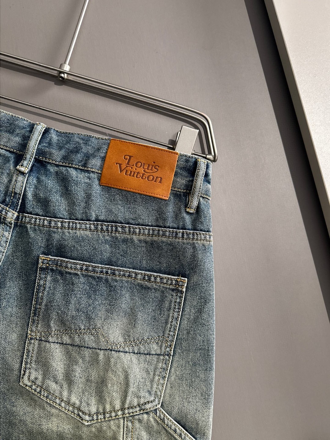 Louis Vuitton LV2026春夏新品牛仔裤牛仔短裤 采用进口客供日本Denim平纹棉质牛仔面料梭织生产