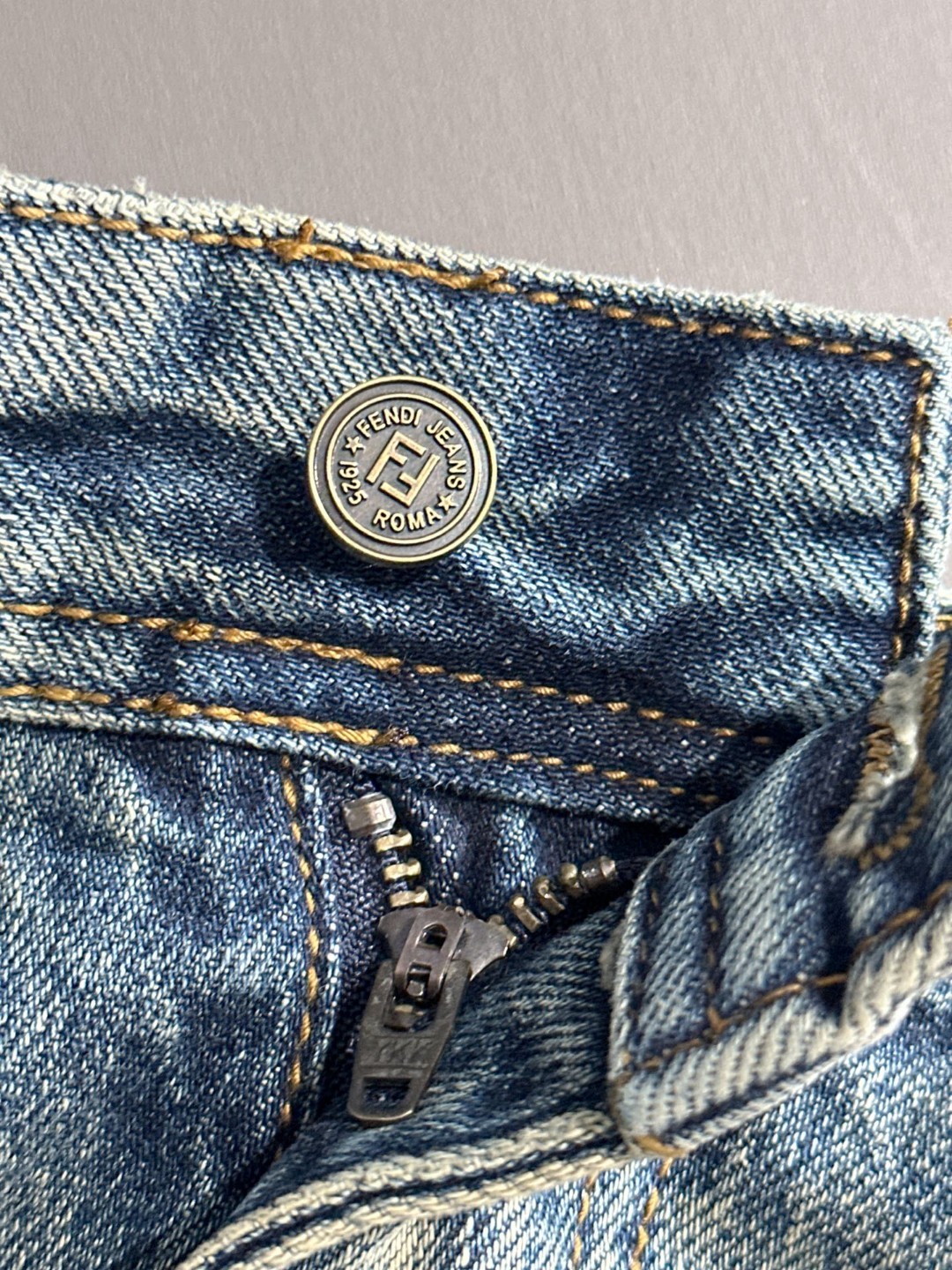 Fendi 芬迪2026春夏新品牛仔裤牛仔短裤 采用进口客供日本Denim平纹棉质牛仔面料梭织生产