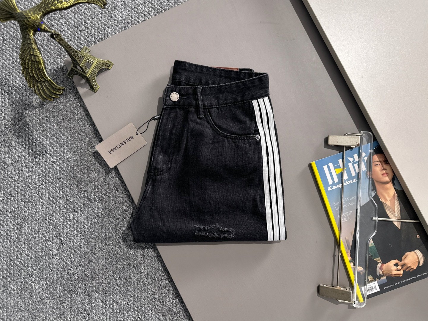 Balenciaga 巴黎2026春夏新品牛仔裤牛仔短裤 采用进口客供日本Denim平纹棉质牛仔面料梭织生产