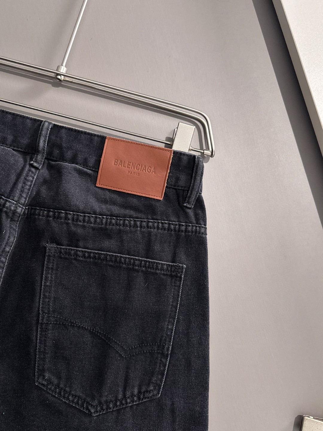 Balenciaga 巴黎2026春夏新品牛仔裤牛仔短裤 采用进口客供日本Denim平纹棉质牛仔面料梭织生产