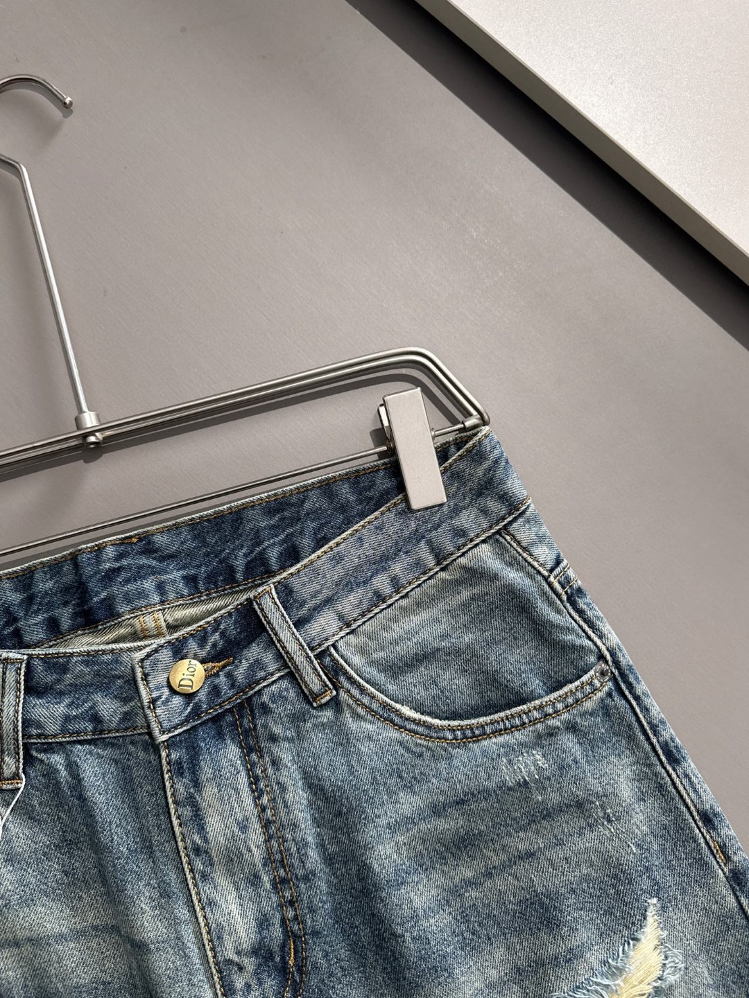 Dior 迪奥2026春夏新品牛仔裤牛仔短裤 采用进口客供日本Denim平纹棉质牛仔面料梭织生产