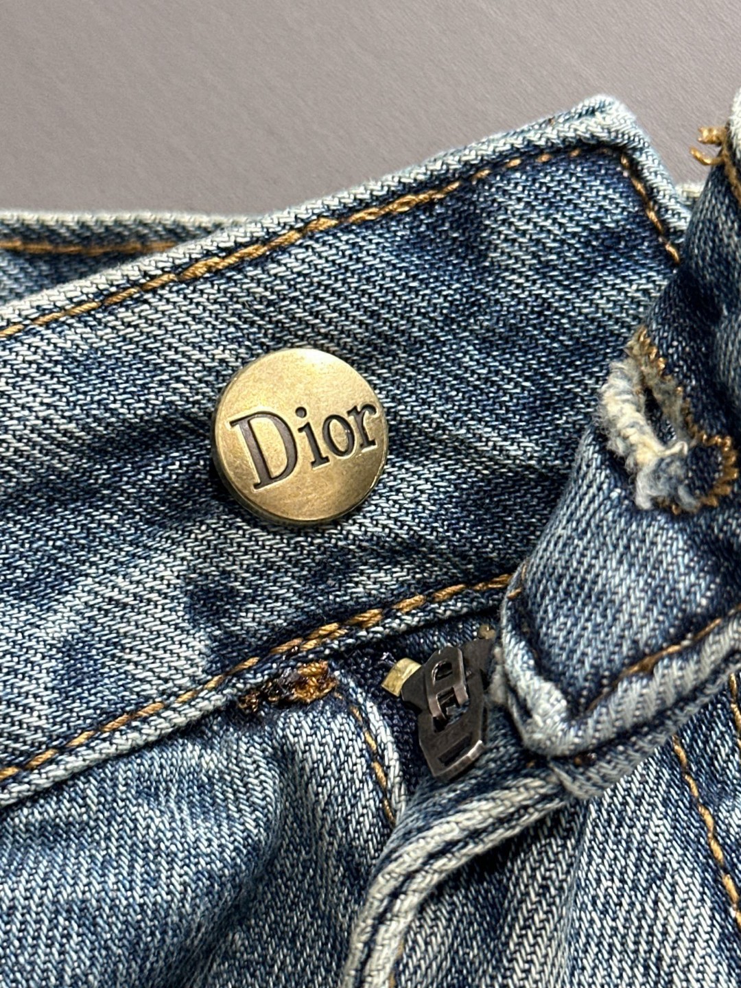 Dior 迪奥2026春夏新品牛仔裤牛仔短裤 采用进口客供日本Denim平纹棉质牛仔面料梭织生产