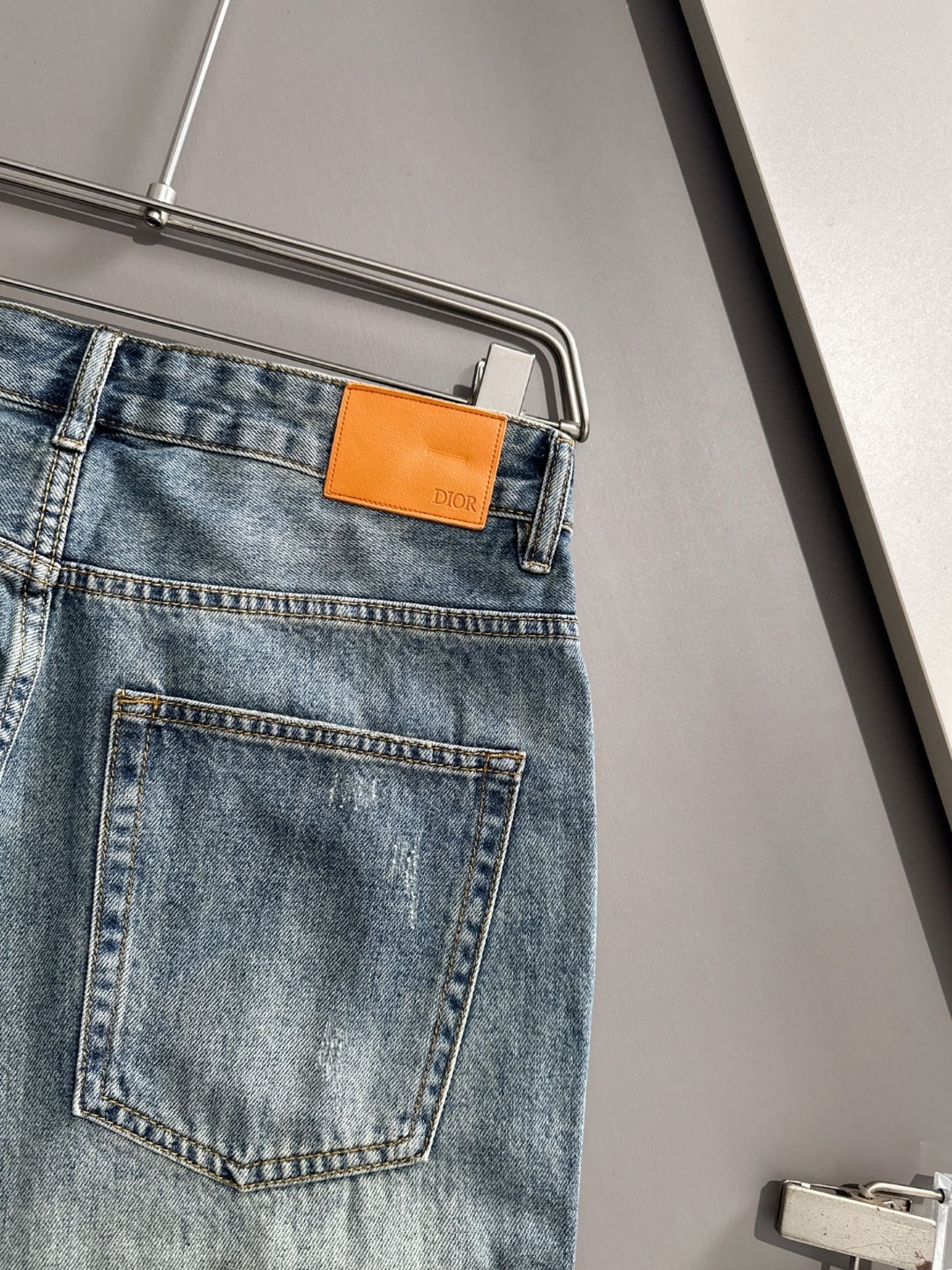 Dior 迪奥2026春夏新品牛仔裤牛仔短裤 采用进口客供日本Denim平纹棉质牛仔面料梭织生产
