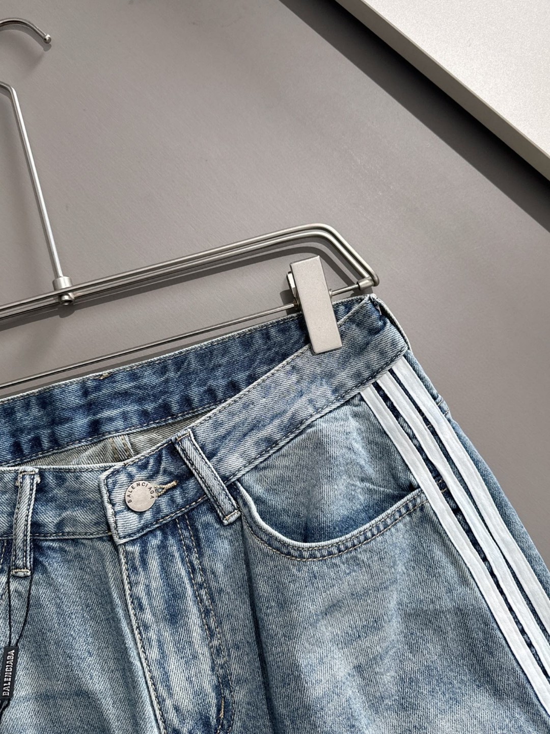 Balenciaga 巴黎2026春夏新品牛仔裤牛仔短裤 采用进口客供日本Denim平纹棉质牛仔面料梭织生产