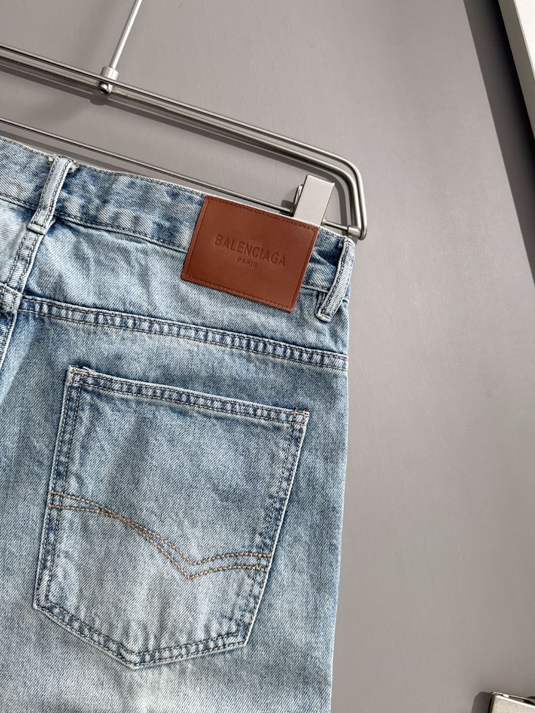 Balenciaga 巴黎2026春夏新品牛仔裤牛仔短裤 采用进口客供日本Denim平纹棉质牛仔面料梭织生产