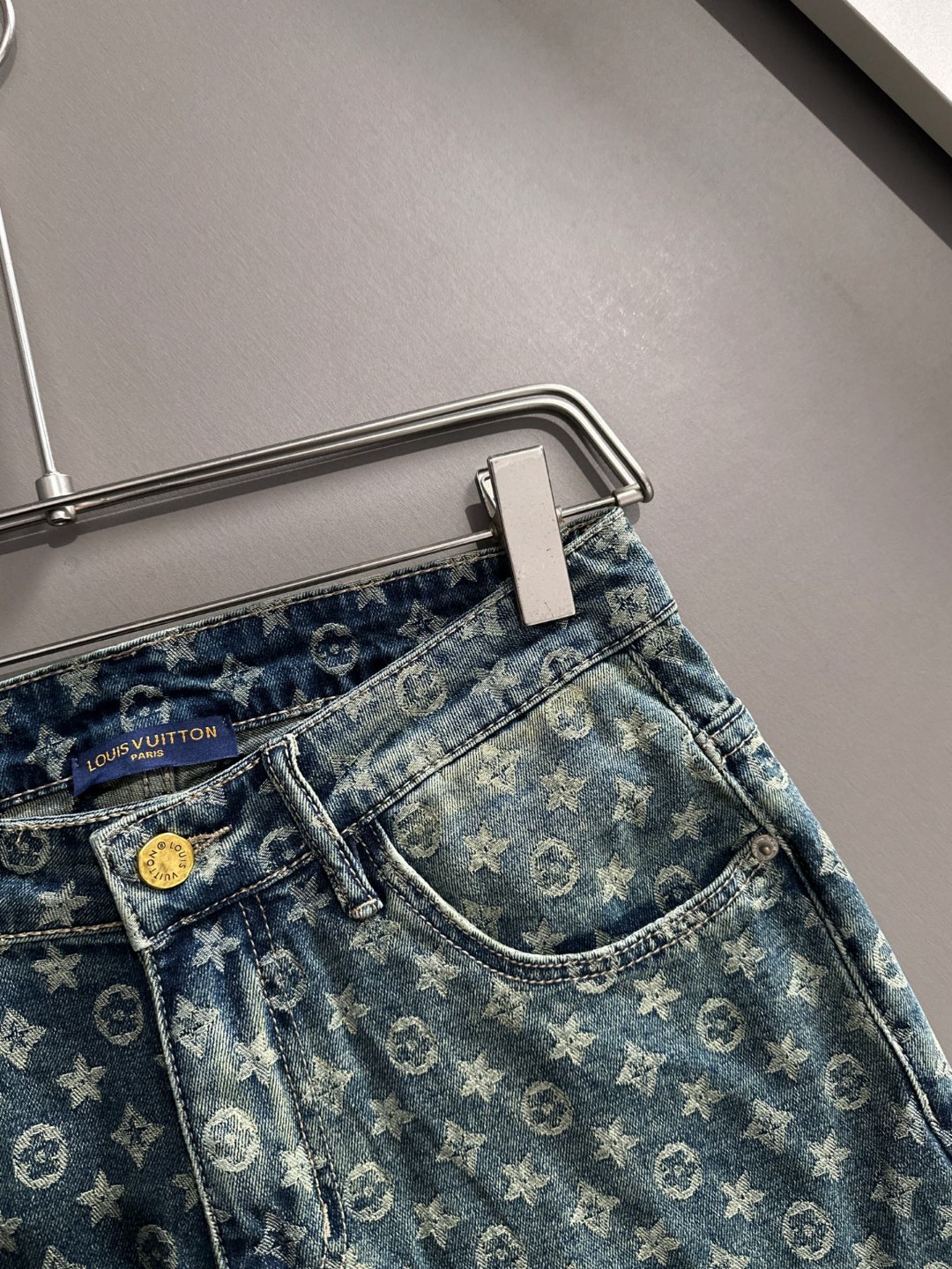 Louis Vuitton LV2026春夏新品牛仔裤牛仔短裤 采用进口客供日本Denim平纹棉质牛仔面料梭织生产