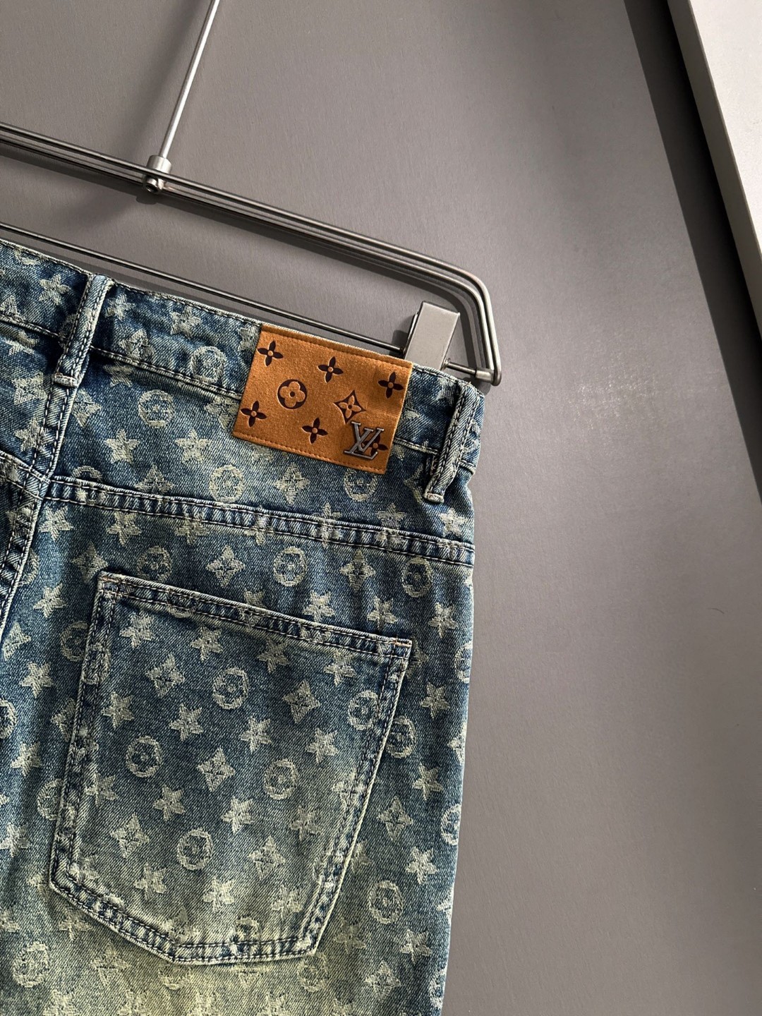 Louis Vuitton LV2026春夏新品牛仔裤牛仔短裤 采用进口客供日本Denim平纹棉质牛仔面料梭织生产