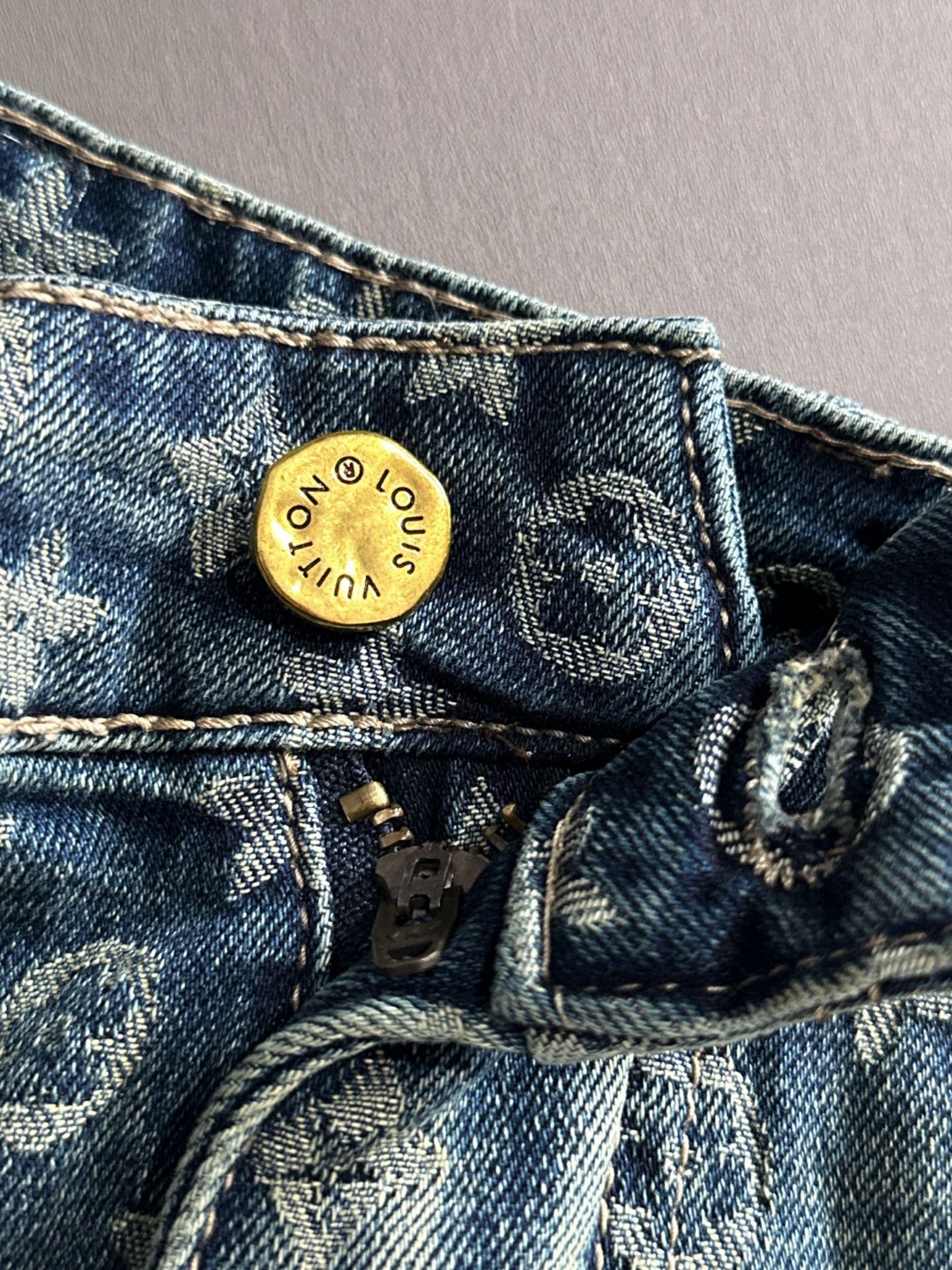 Louis Vuitton LV2026春夏新品牛仔裤牛仔短裤 采用进口客供日本Denim平纹棉质牛仔面料梭织生产