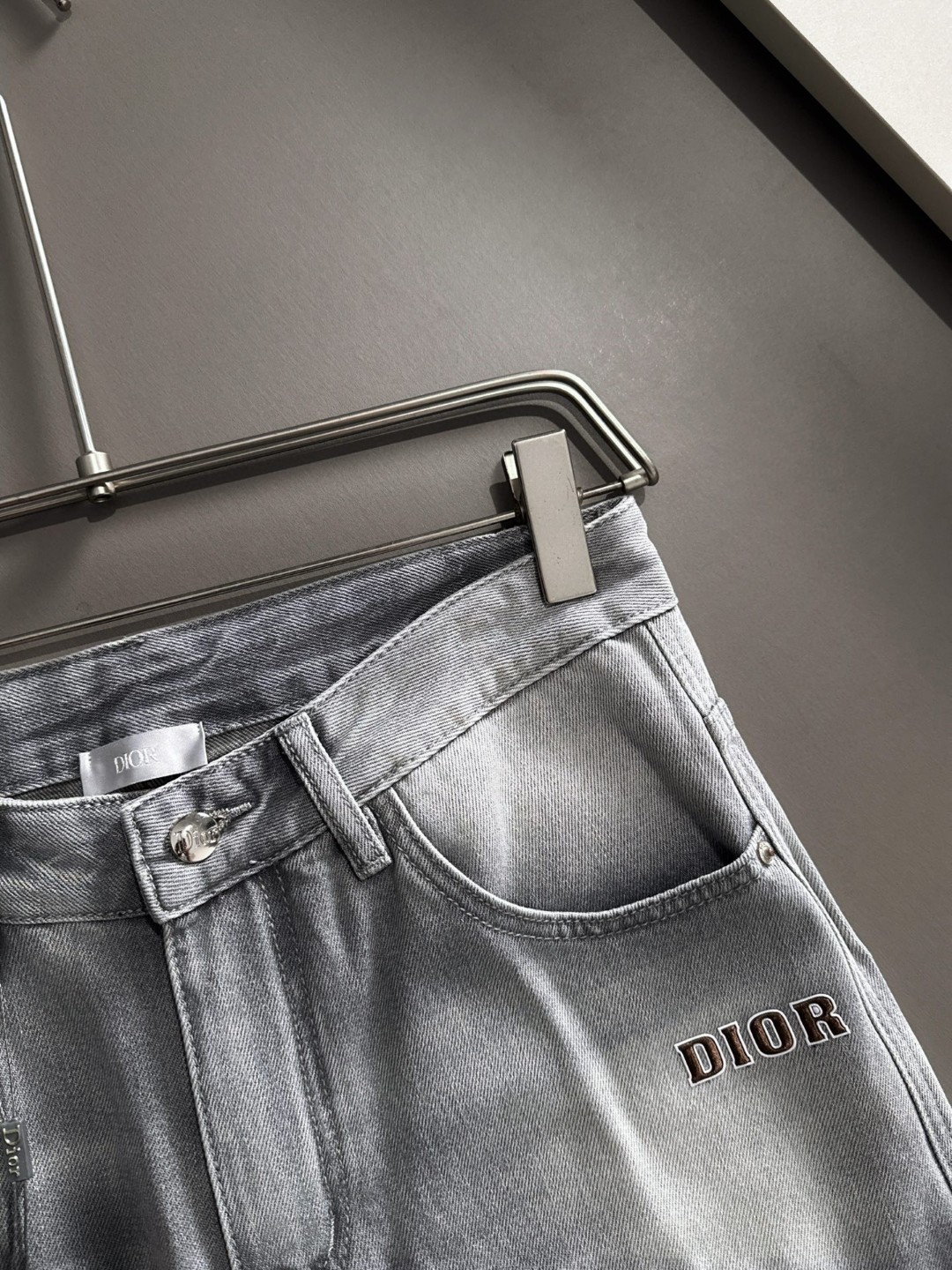 Dior 迪奥2026春夏新品牛仔裤牛仔短裤 采用进口客供日本Denim平纹棉质牛仔面料梭织生产