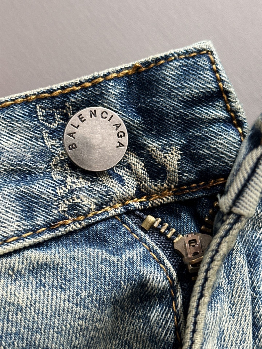 Balenciaga 巴黎2026春夏新品牛仔裤牛仔短裤 采用进口客供日本Denim平纹棉质牛仔面料梭织生产