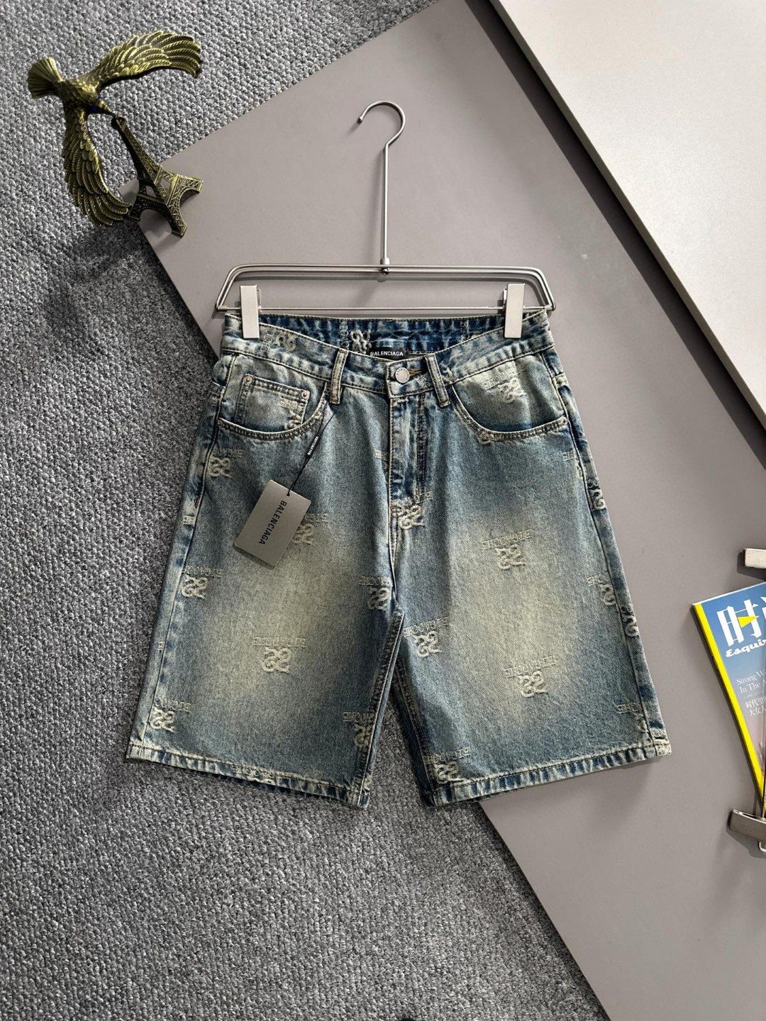 Balenciaga 巴黎2026春夏新品牛仔裤牛仔短裤 采用进口客供日本Denim平纹棉质牛仔面料梭织生产