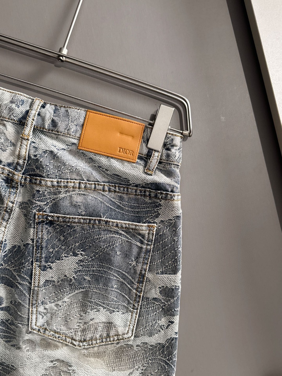 Dior 迪奥2026春夏新品牛仔裤牛仔短裤 采用进口客供日本Denim平纹棉质牛仔面料梭织生产