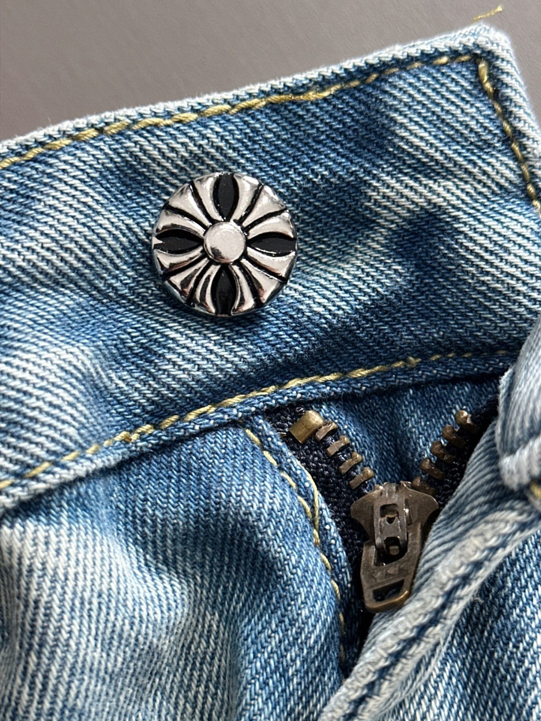Chrome Hearts 克罗心2026春夏新品牛仔裤牛仔短裤 采用进口客供日本Denim平纹棉质牛仔面料梭织生产