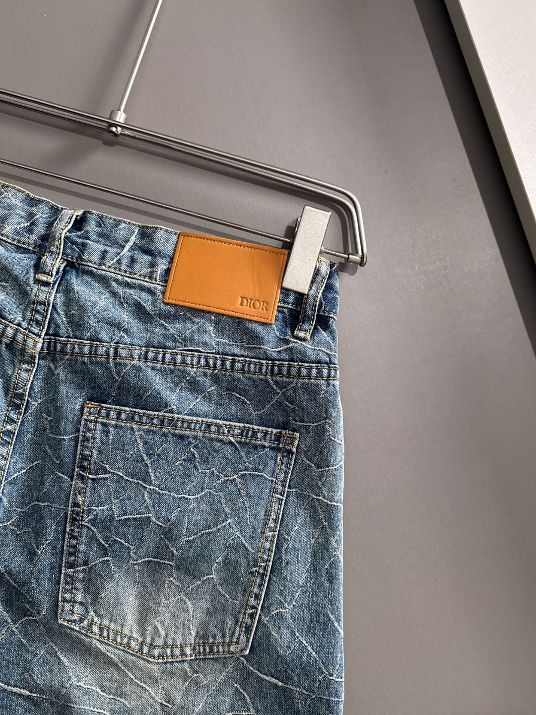 Dior 迪奥2026春夏新品牛仔裤牛仔短裤 采用进口客供日本Denim平纹棉质牛仔面料梭织生产