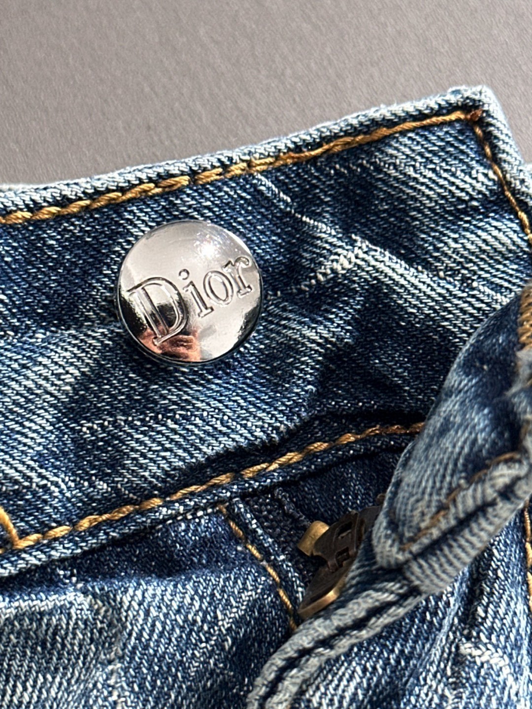 Dior 迪奥2026春夏新品牛仔裤牛仔短裤 采用进口客供日本Denim平纹棉质牛仔面料梭织生产