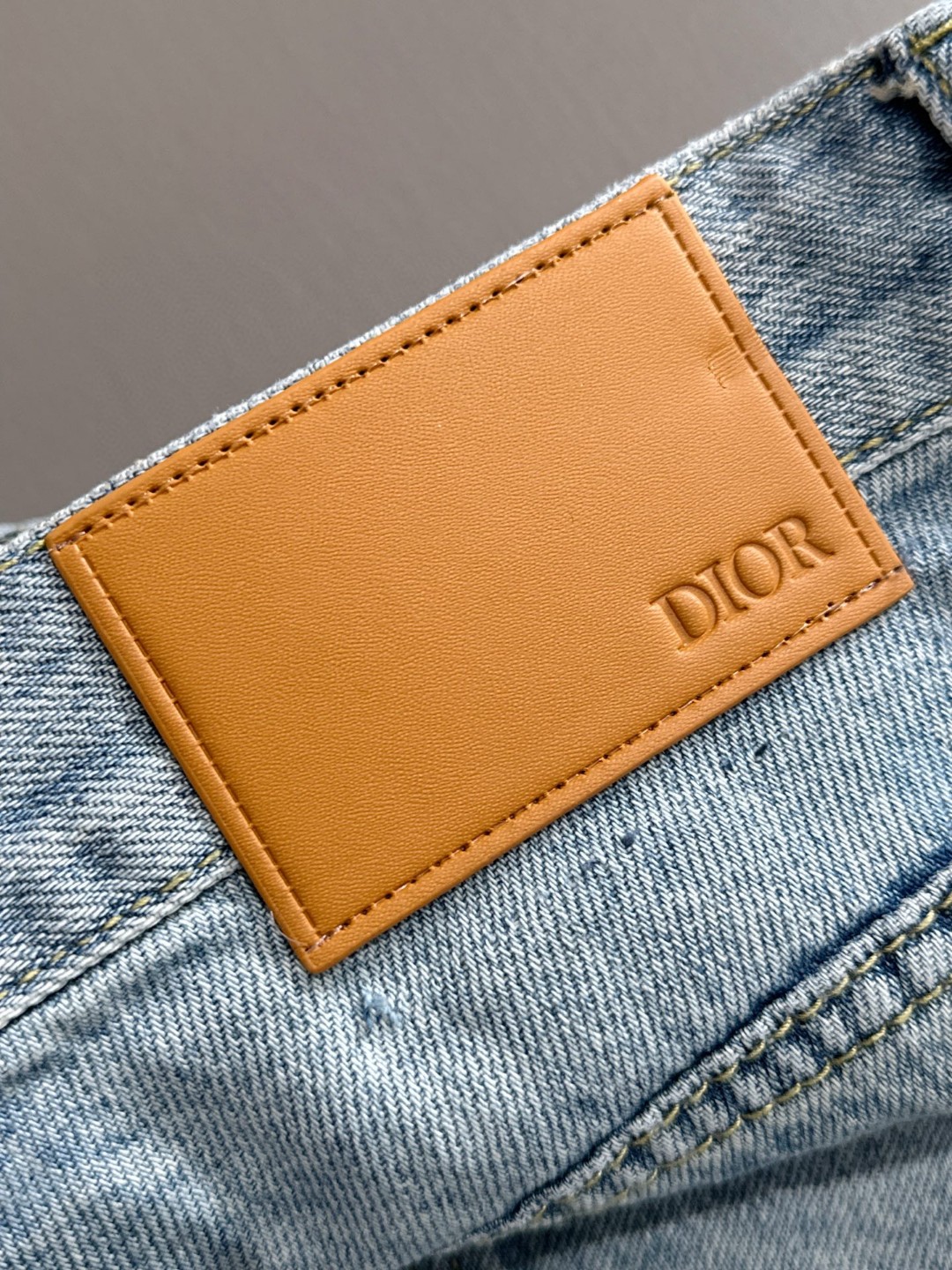 Dior 迪奥2026春夏新品牛仔裤牛仔短裤 采用进口客供日本Denim平纹棉质牛仔面料梭织生产