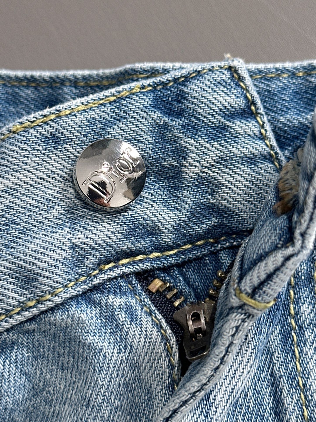 Dior 迪奥2026春夏新品牛仔裤牛仔短裤 采用进口客供日本Denim平纹棉质牛仔面料梭织生产