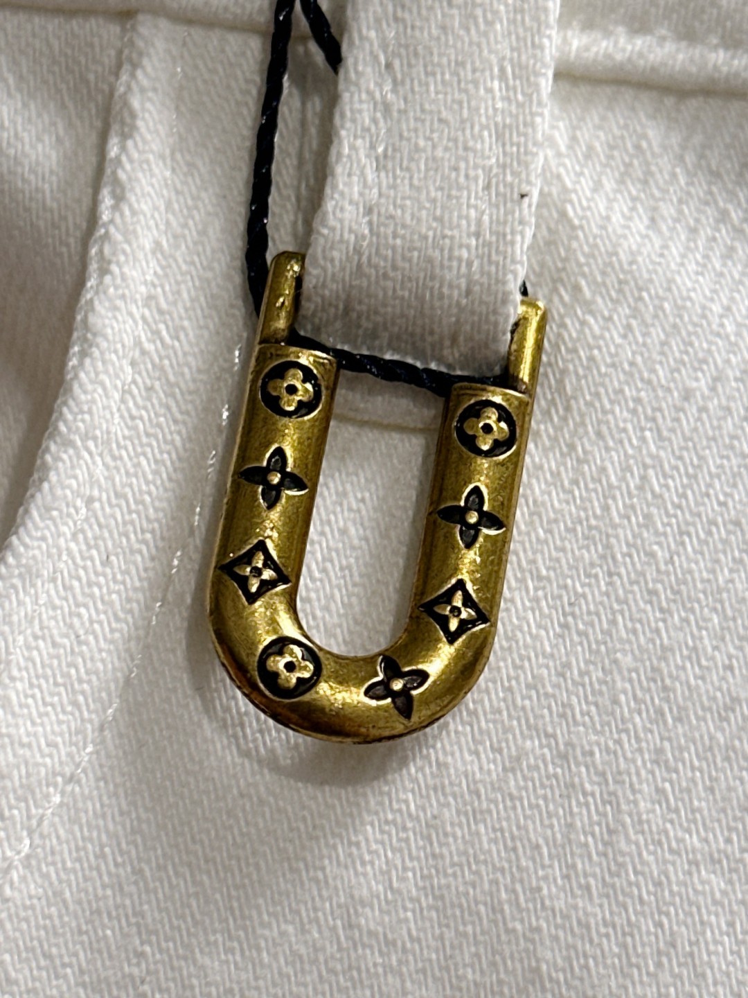 Louis Vuitton LV2026四季款新品烫砖口袋修身牛仔裤长裤 采用进口客供日本Denim平纹棉质牛仔面料梭织生产