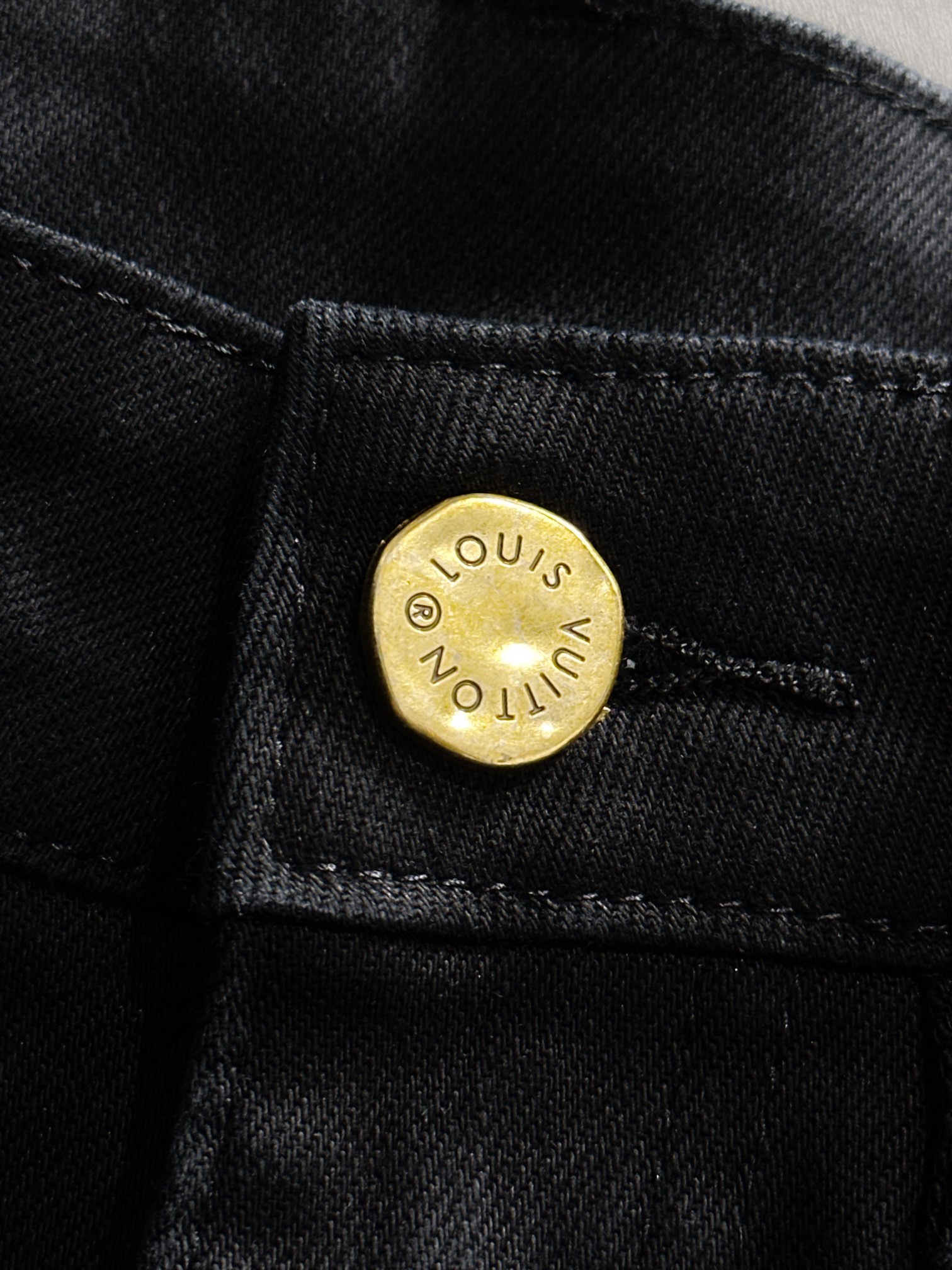 Louis Vuitton LV2025四季款修身牛仔裤长裤 采用进口客供日本Denim平纹棉质牛仔面料梭织生产