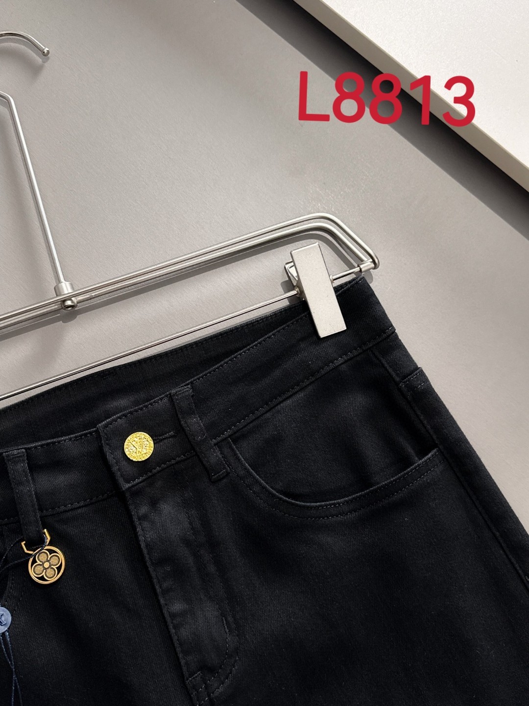 Louis Vuitton LV2025四季款修身牛仔裤长裤 采用进口客供日本Denim平纹棉质牛仔面料梭织生产