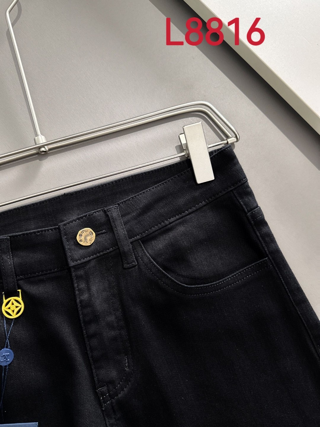 Louis Vuitton LV2025四季款修身牛仔裤长裤 采用进口客供日本Denim平纹棉质牛仔面料梭织生产