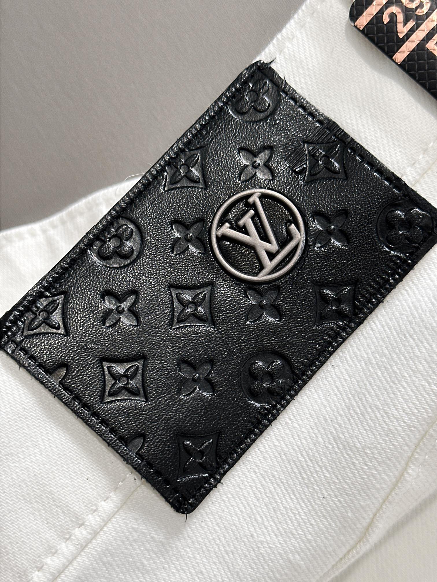 Louis Vuitton LV2025四季款修身牛仔裤长裤 采用进口客供日本Denim平纹棉质牛仔面料梭织生产
