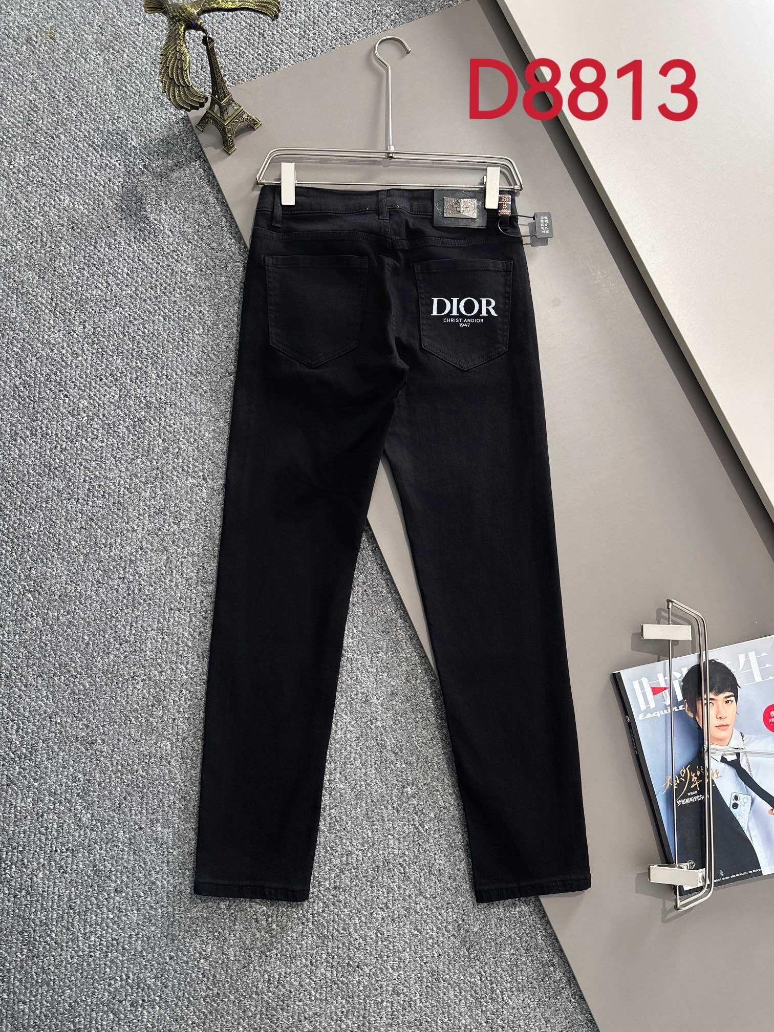 Pantalones vaqueros ajustados para las cuatro estaciones P190 Dior 2025, tejidos con tela vaquera de algodón liso de me…