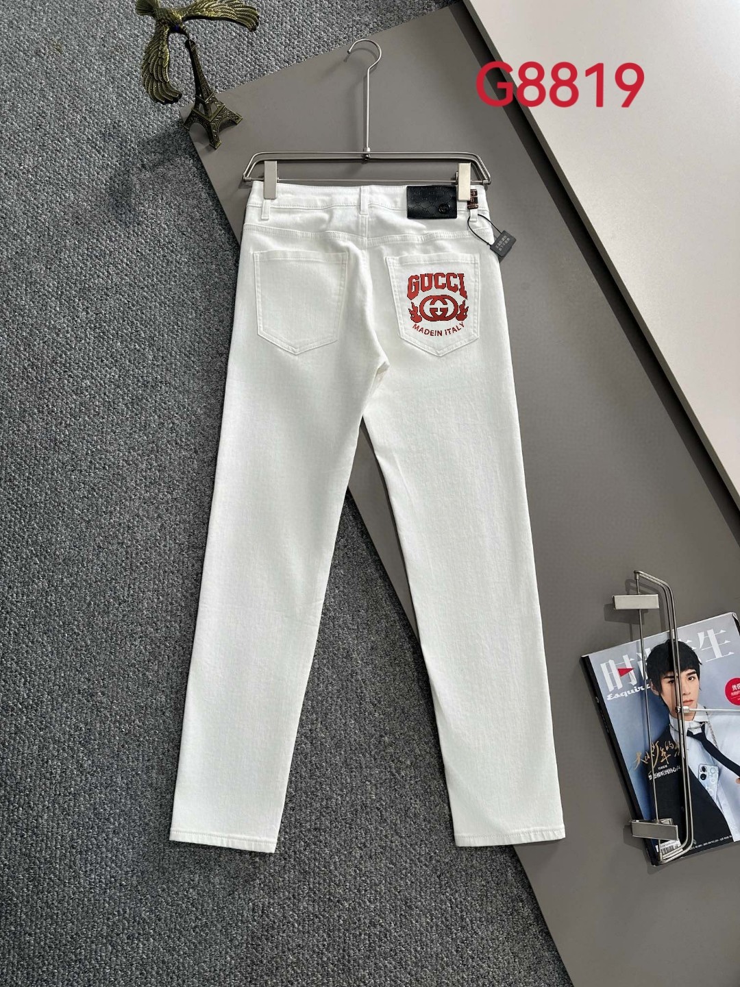 P190 古驰2025四季款修身牛仔裤长裤，采用进口客供日本Denim平纹棉质牛仔面料梭织生产，三标齐全，简约不失大气，柔软细腻舒适，上身百搭时尚!轻奢主义 日常通勤穿搭必备单品!G8819 码数：28-40（下单报身高体重）