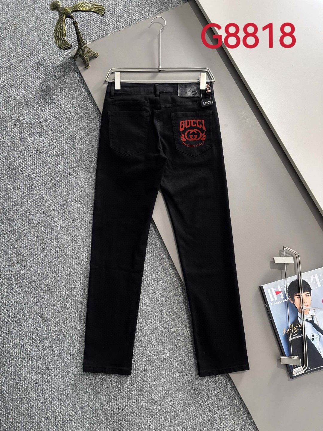 P190 古驰2025四季款修身牛仔裤长裤，采用进口客供日本Denim平纹棉质牛仔面料梭织生产，三标齐全，简约不失大气，柔软细腻舒适，上身百搭时尚!轻奢主义 日常通勤穿搭必备单品!G8818 码数：28-40（下单报身高体重）