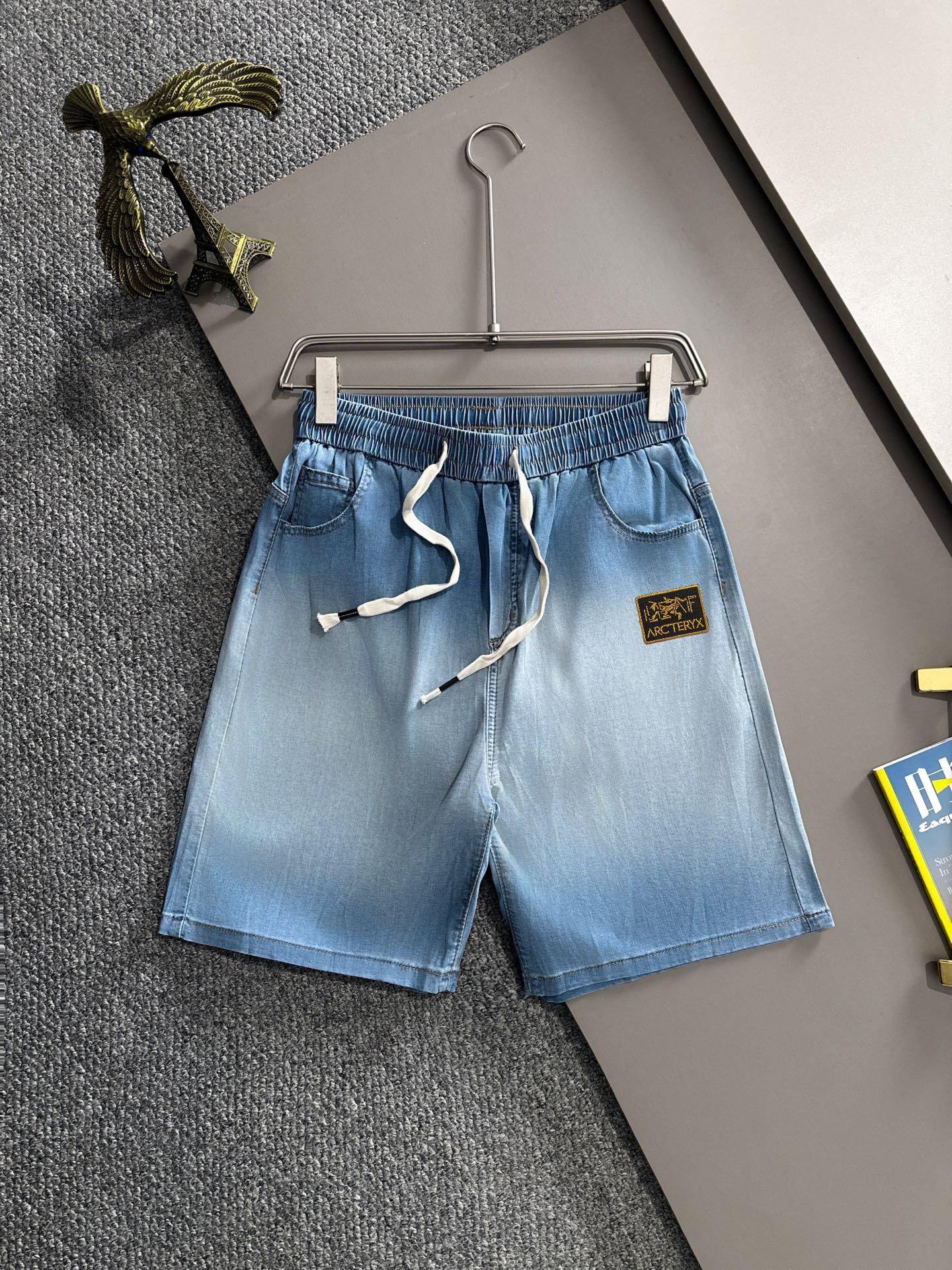Los nuevos pantalones cortos de mezclilla P160 Arc'teryx 2026 de primavera y verano están tejidos con telas de mezclill…