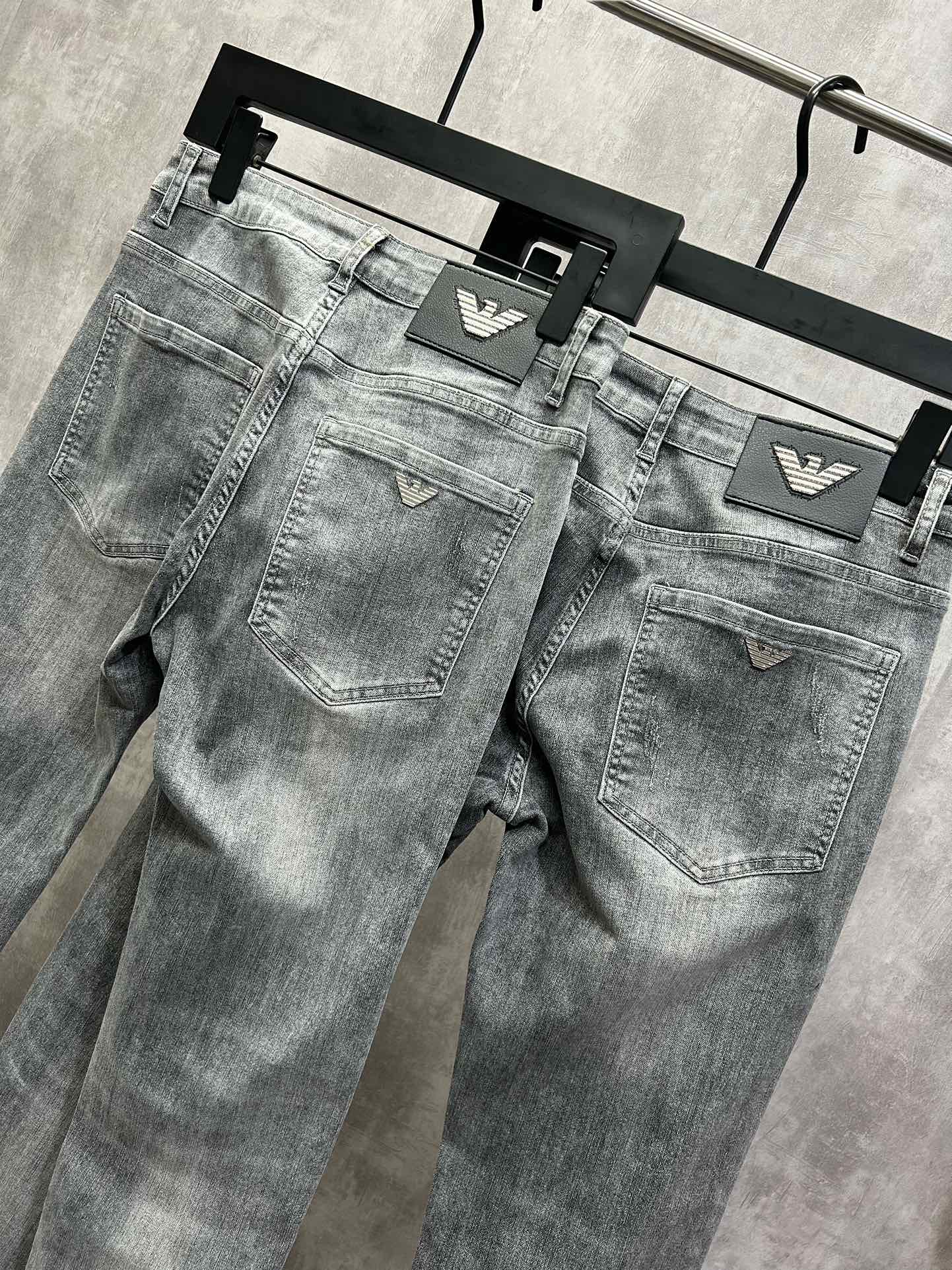 AMANI AMANI Jeans: Classic Style with Advanced Leather Plates and Tailored Fit - 图片 7