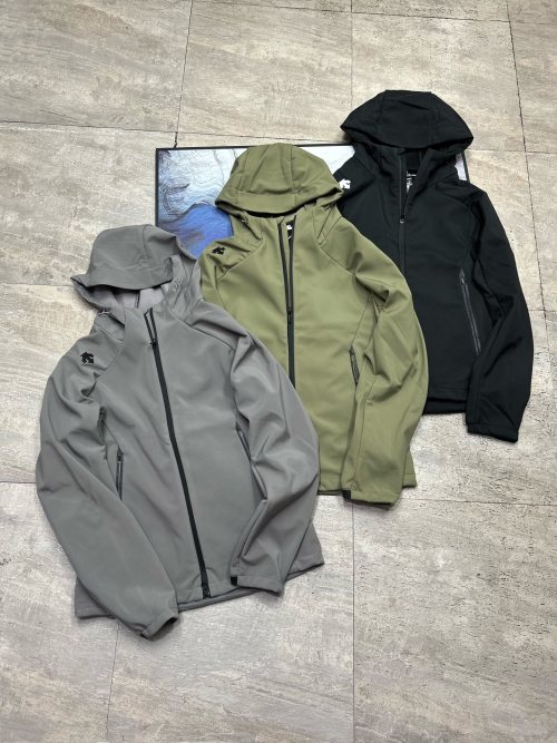 Descente Men's Fleece Lined Water Resistant Hooded Windbreaker Jacket 1 Descente Men's Fleece Lined Water Resistant Hooded Windbreaker Jacket