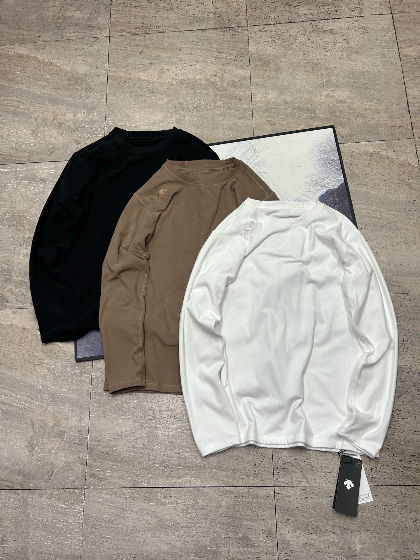 Descente Men's and Women's Long Sleeve Quick-Drying Athletic T-Shirt