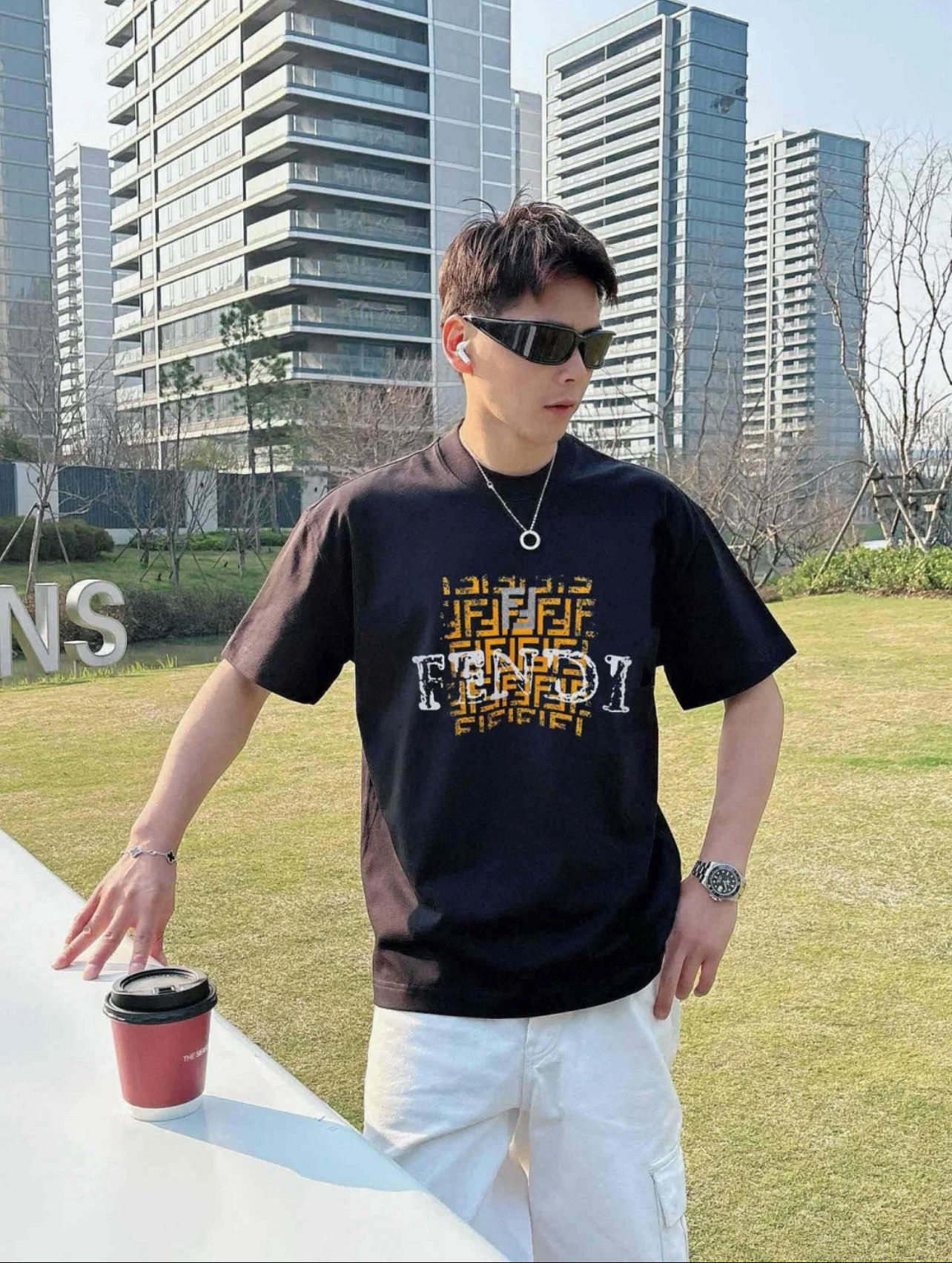 T-shirt Fendi Imprimé Logo, Coton Doux, Coupe Décontractée, Noir et Blanc