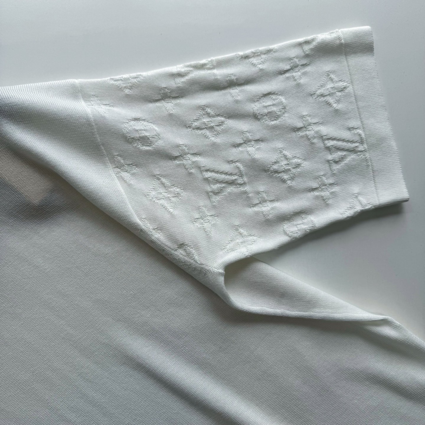 Louis Vuitton White Crew Neck T-Shirt with Monogram Detail - Luxury Tee 6 i1746509094164 8174 0 5
