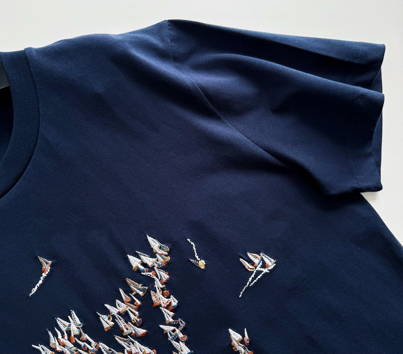 Louis Vuitton Navy Crew Neck T-Shirt with Bird LV Logo - Luxury Tee 7 i1746676386122 23 0 5