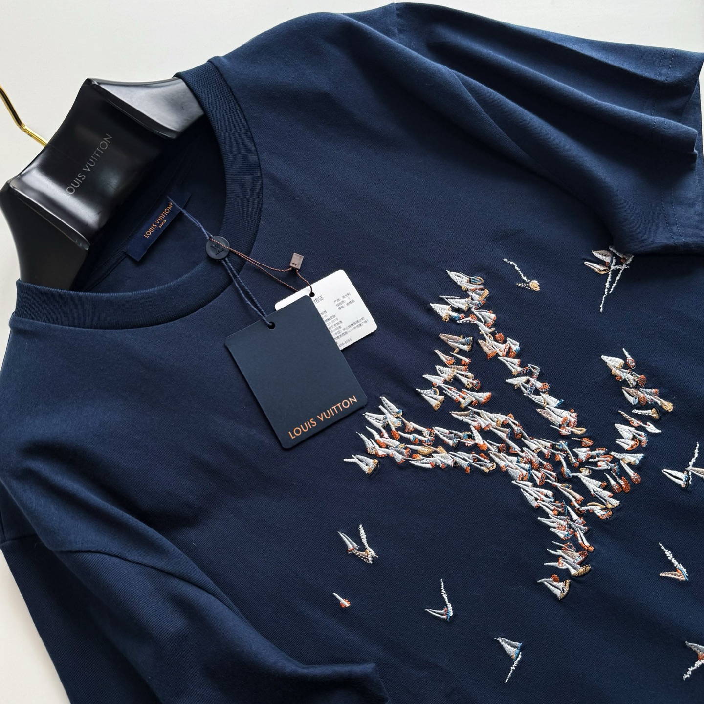 Louis Vuitton Navy Crew Neck T-Shirt with Bird LV Logo - Luxury Tee 5 i1746676387050 1661 0 3
