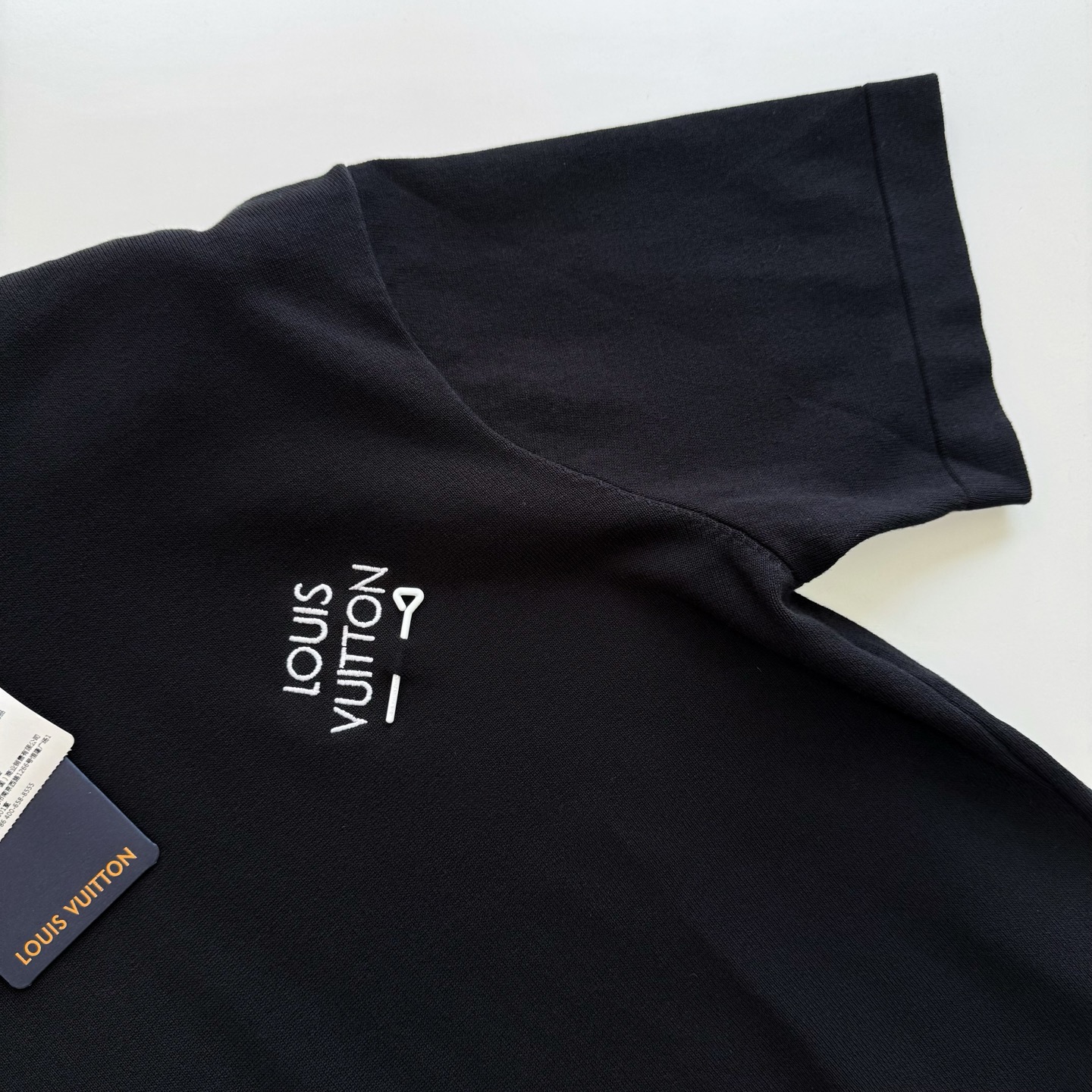 Louis Vuitton Crew Neck T-Shirt - Short Sleeve Tee with Logo Detail 6 i1749278011585 210 0 5
