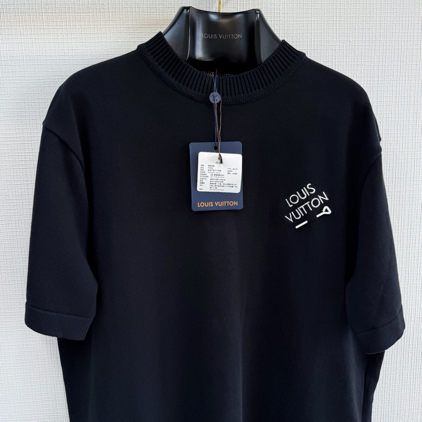 Louis Vuitton Crew Neck T-Shirt - Short Sleeve Tee with Logo Detail 2 i1749278011605 1838 0 1